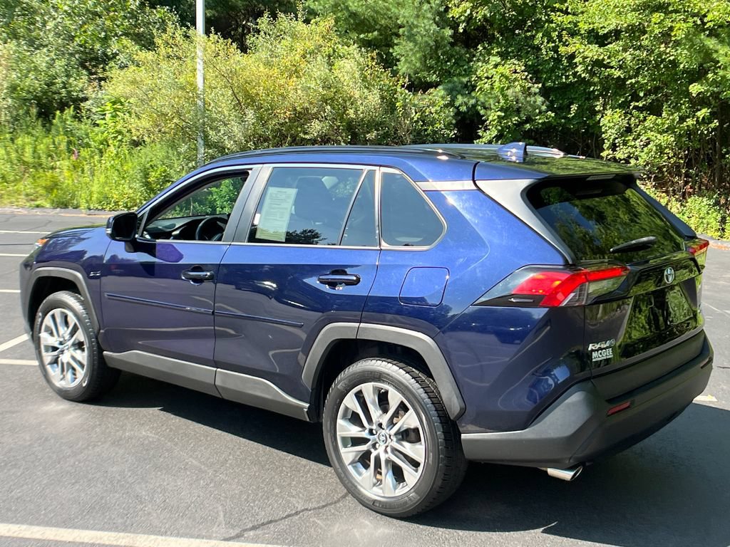 Used 2019 Toyota RAV4 XLE Premium w/ Cold Weather Package AWD/4WD video 3