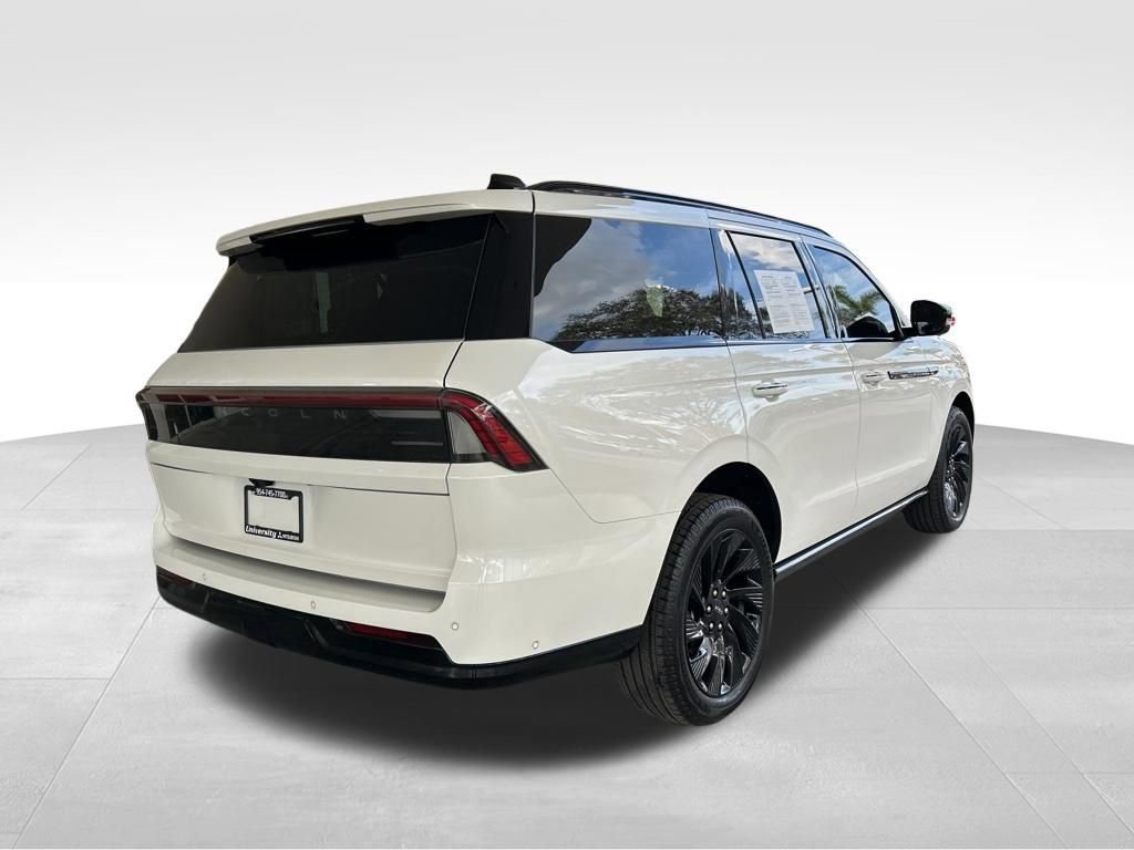 Used 2025 Lincoln Navigator Reserve w/ Jet Appearance Package image 3