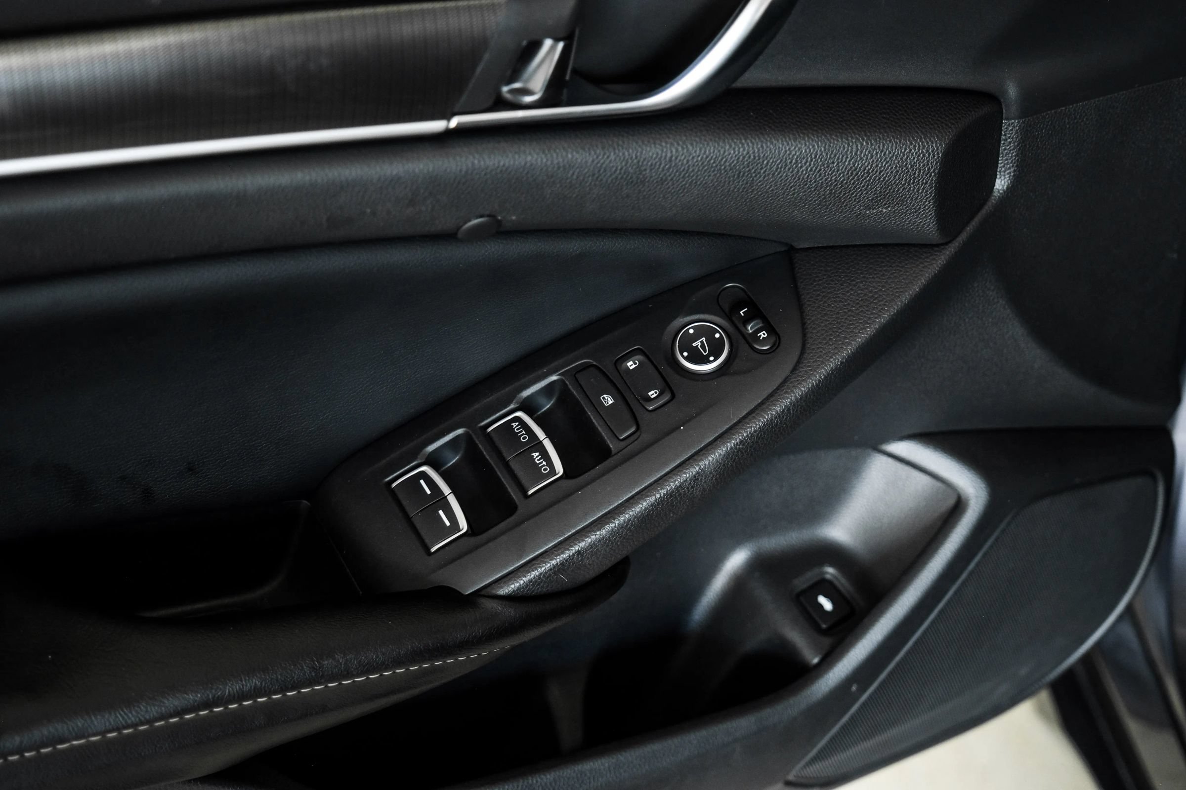 Used 2018 Honda Accord Sport image 35