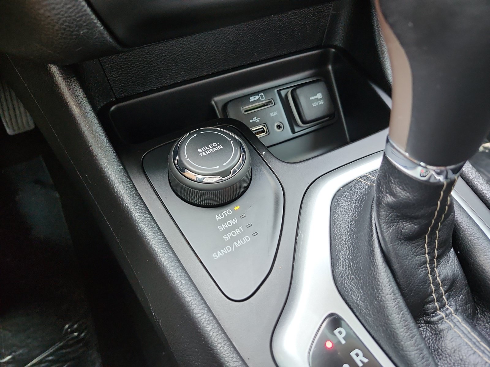 Used 2018 Jeep Cherokee Sport AWD/4WD image 5