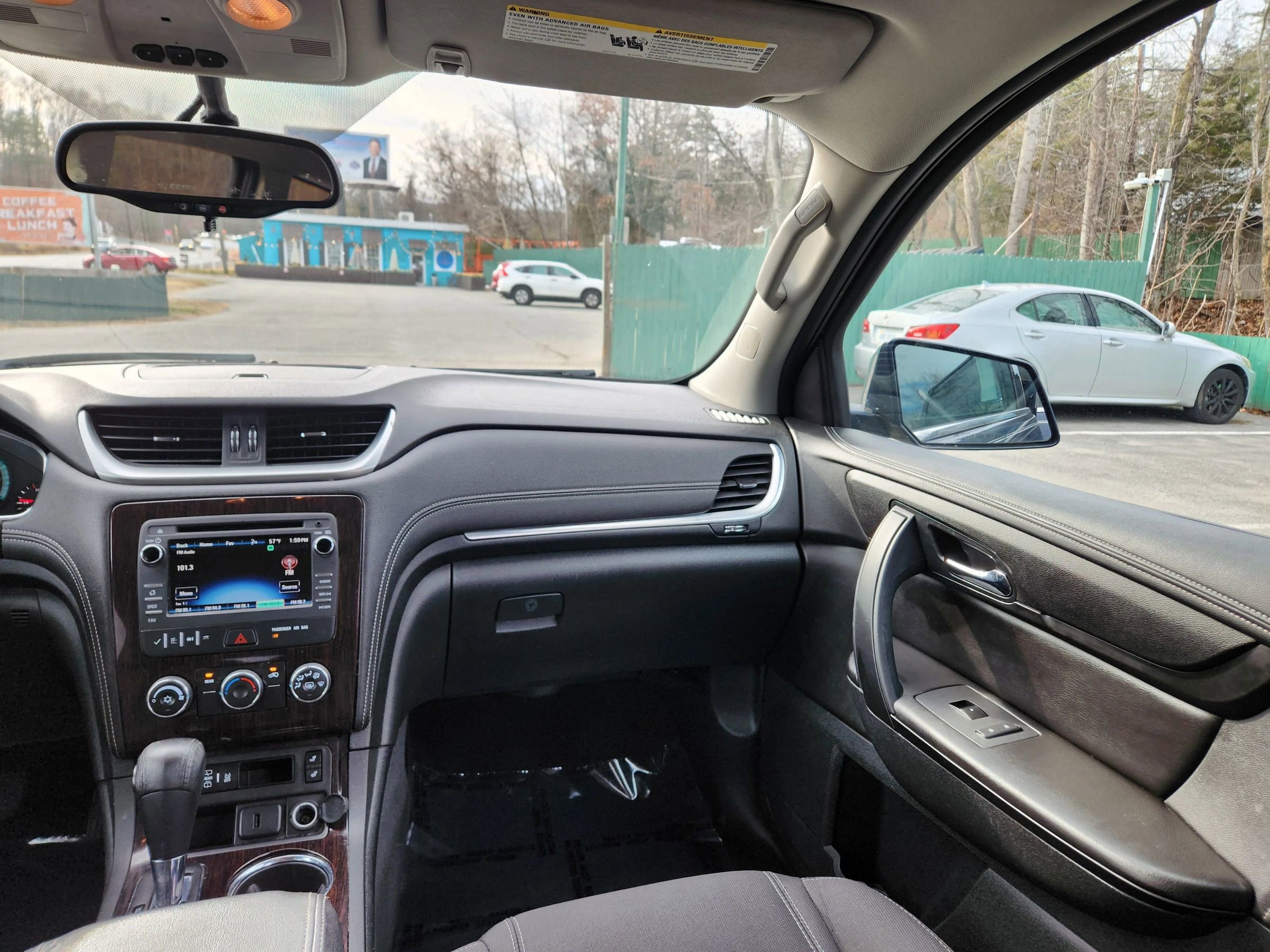 Used 2017 Chevrolet Traverse LT w/ Style and Technology Package image 32