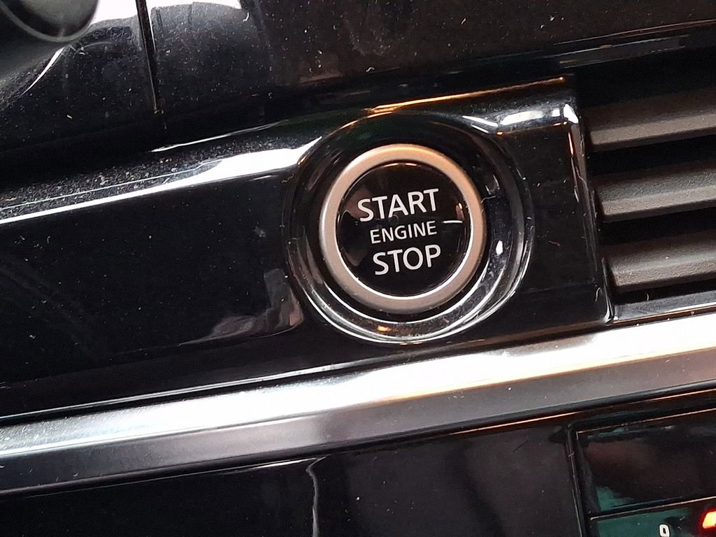 Used 2023 Nissan Pathfinder SL w/ Black Appearance Package image 25