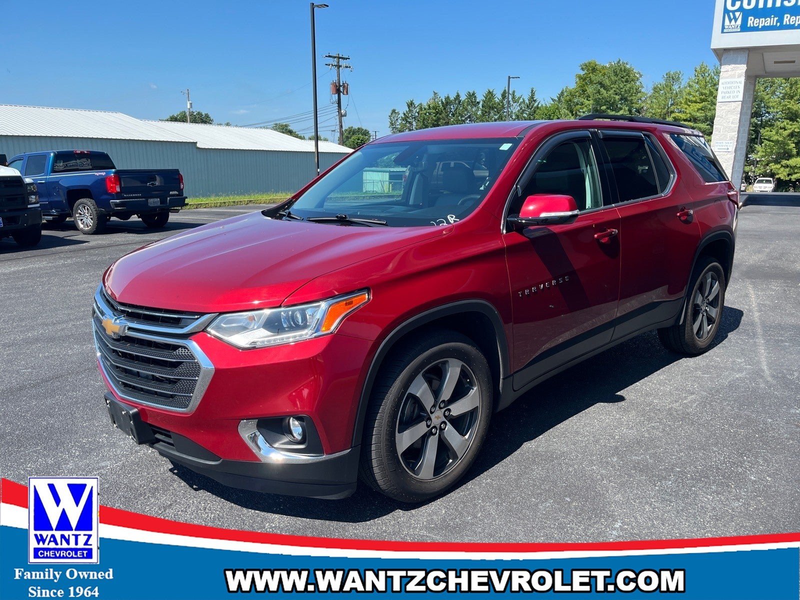 Used 2019 Chevrolet Traverse LT w/ LT Premium Package AWD/4WD image 2