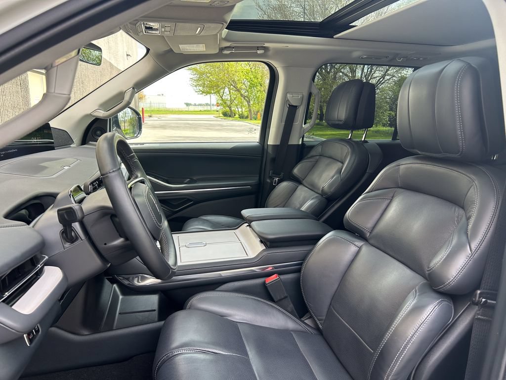 Certified 2025 Lincoln Navigator L Reserve AWD/4WD image 11