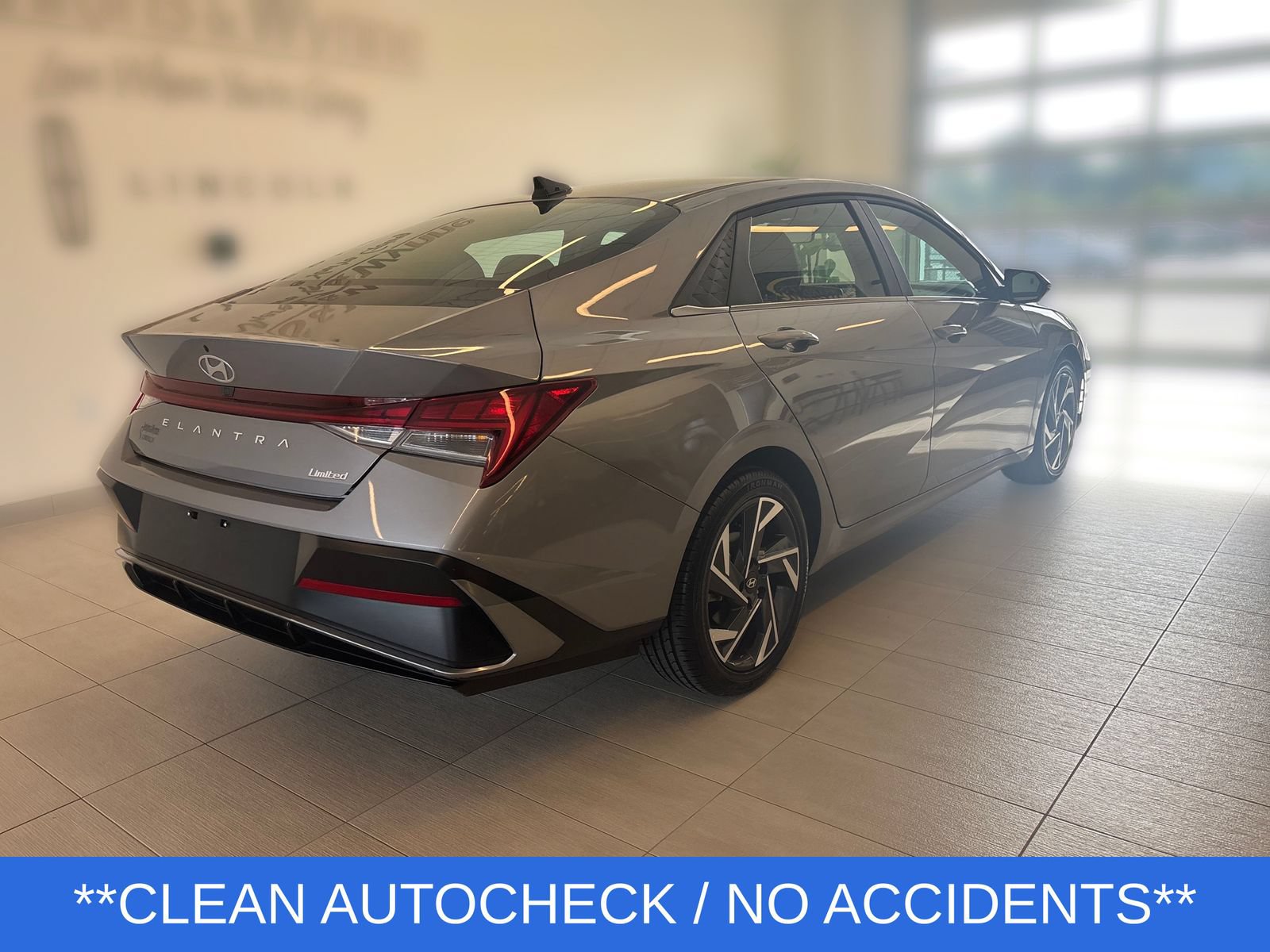 Used 2025 Hyundai Elantra Limited FWD image 3