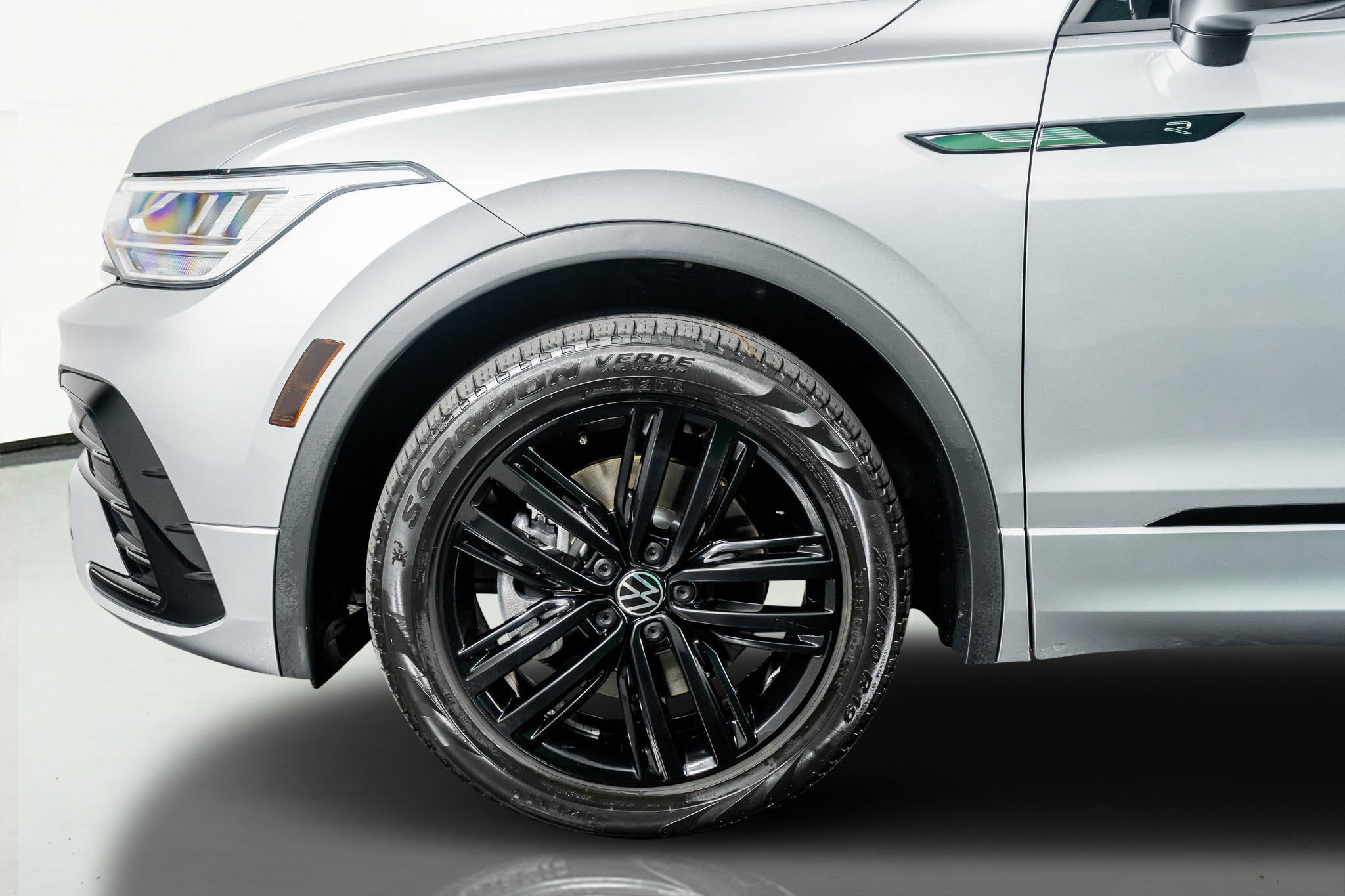 Used 2022 Volkswagen Tiguan SE R-Line image 13