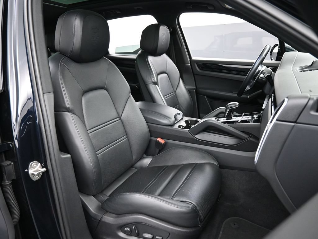 Certified 2022 Porsche Cayenne AWD/4WD image 31