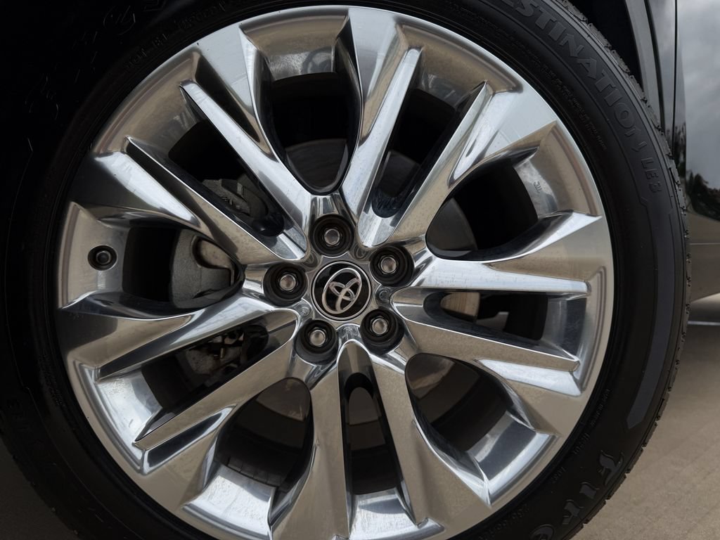 Used 2023 Toyota Highlander Limited FWD image 9