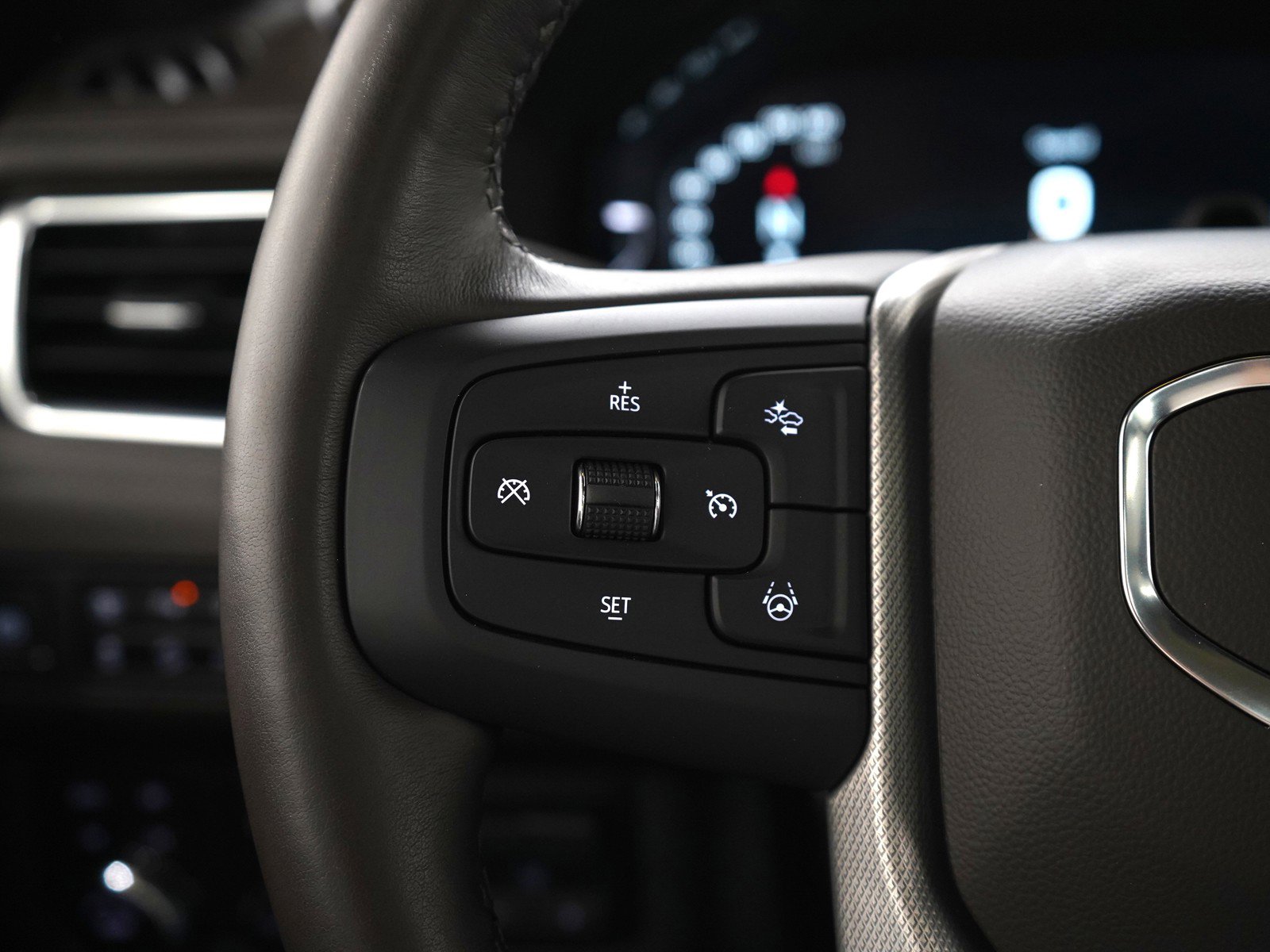 Used 2023 GMC Yukon XL Denali image 29