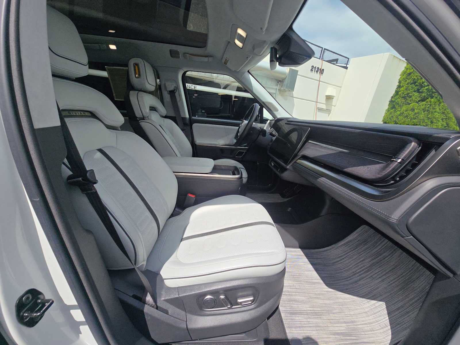 Used 2024 Rivian R1S Adventure AWD/4WD image 11