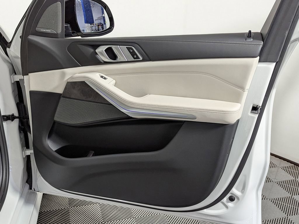 Certified 2024 BMW X5 xDrive40i w/ M Sport Package image 34
