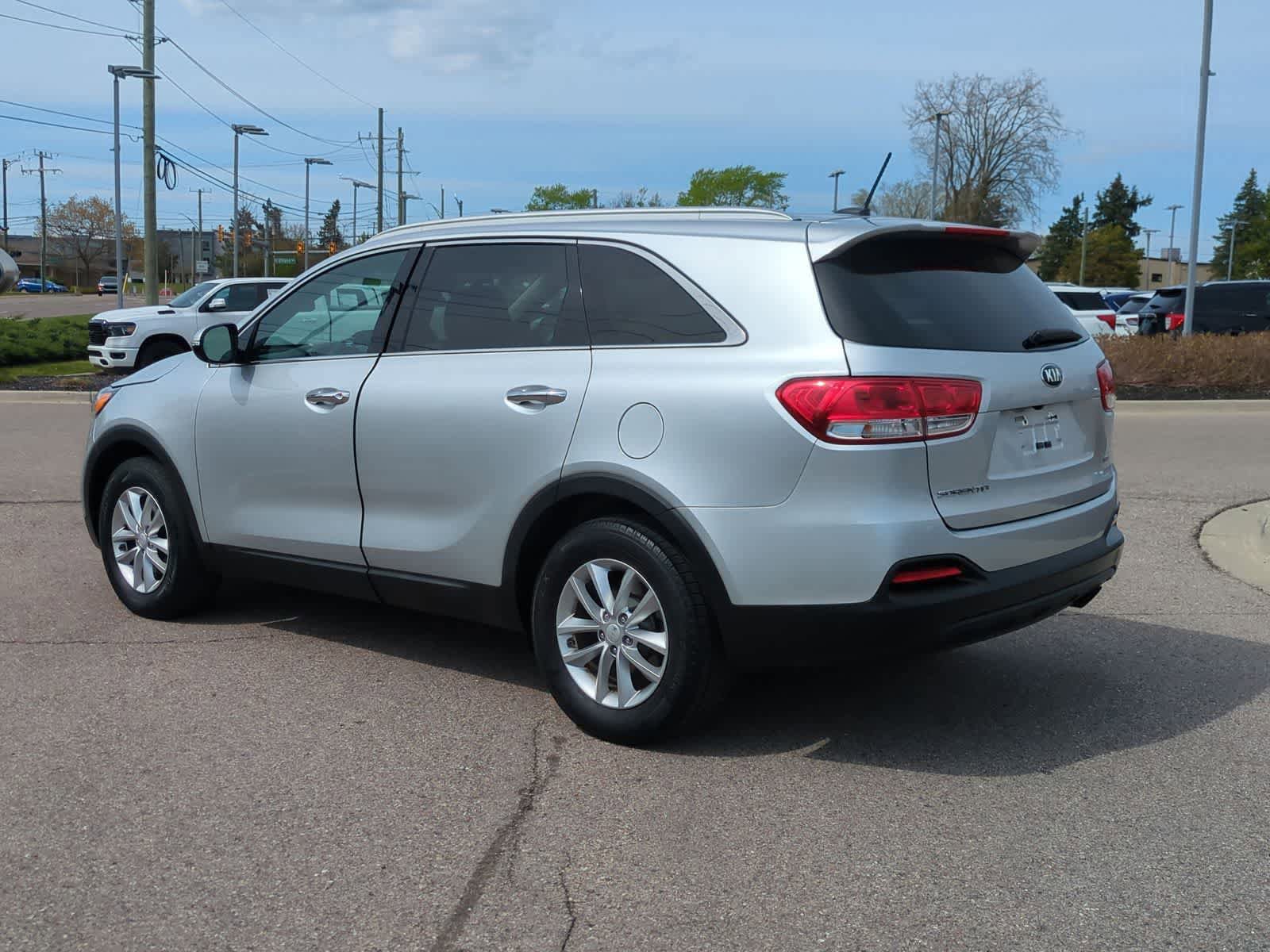 Used 2017 Kia Sorento FWD image 6