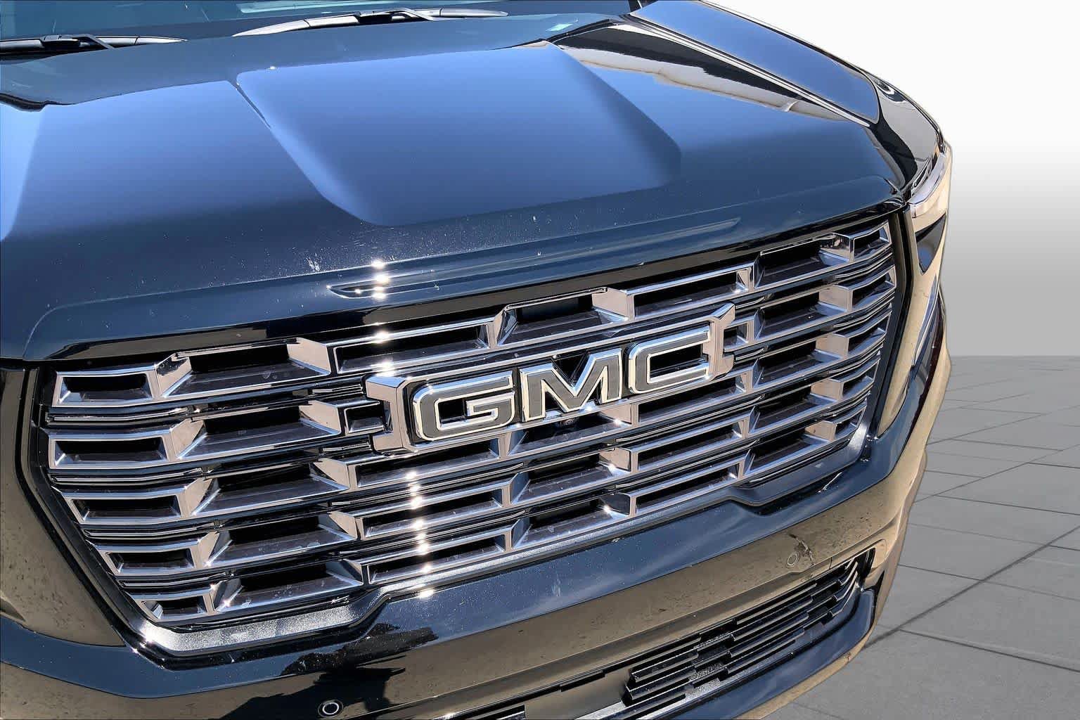 Used 2026 GMC Acadia Denali Ultimate w/ LPO, Floor Liner Package FWD image 30