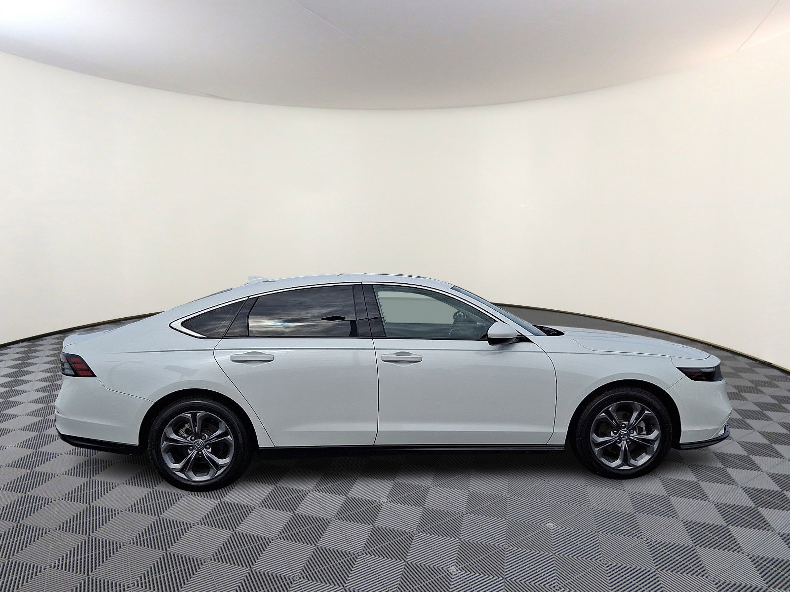 Used 2024 Honda Accord EX image 8