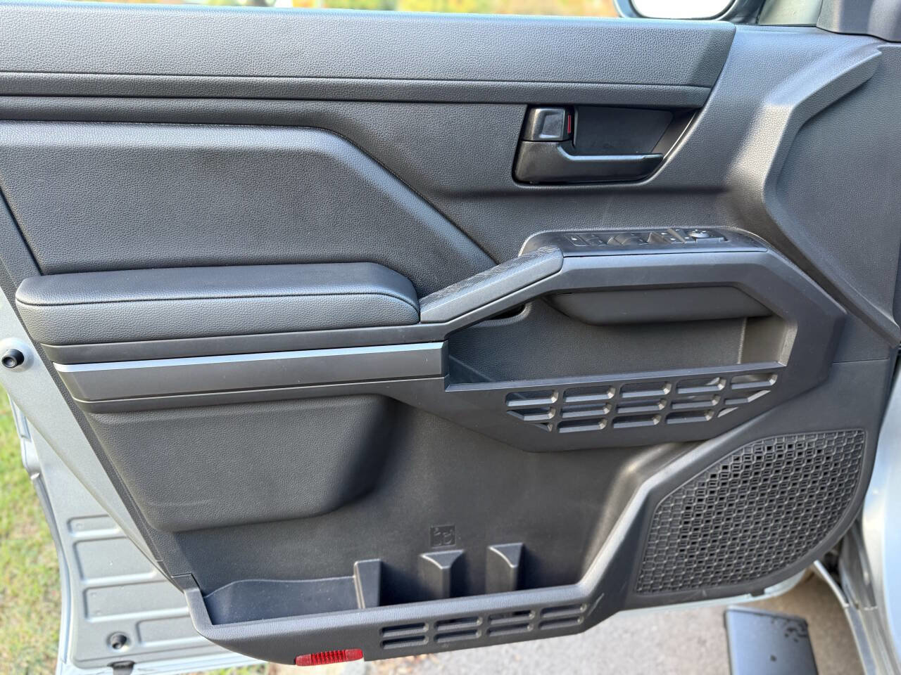 Used 2025 Toyota Tacoma SR5 image 27