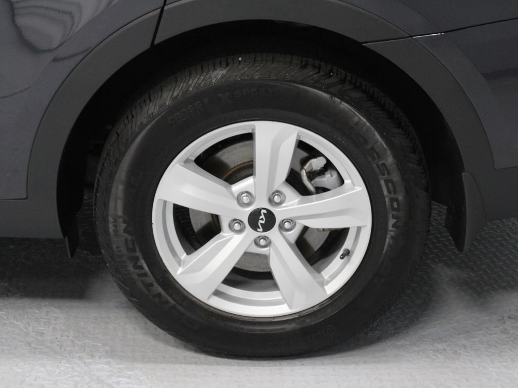 Used 2025 Kia Sorento LX FWD image 18