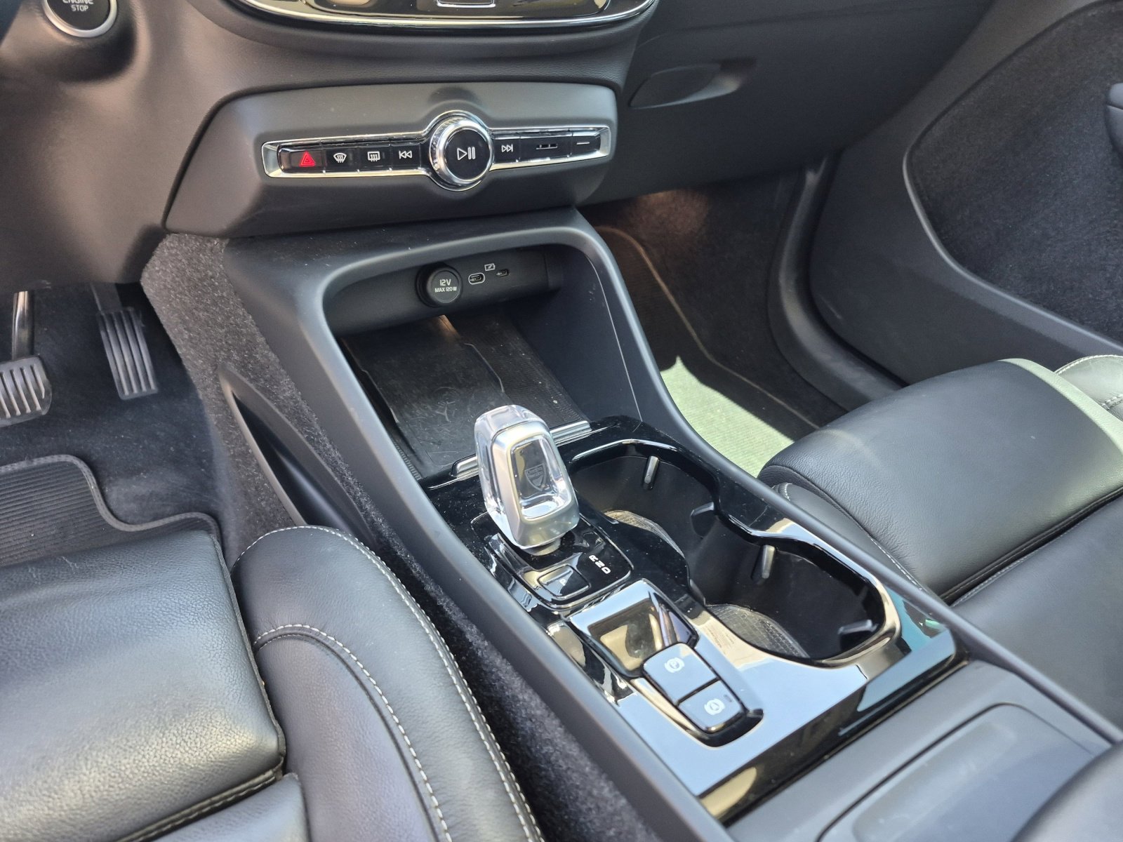Used 2023 Volvo XC40 B5 Ultimate w/ Climate Package AWD/4WD image 12