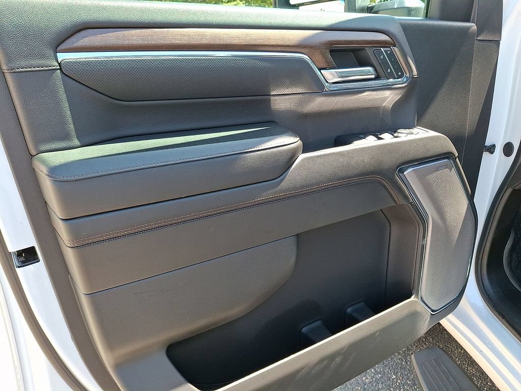 Used 2024 Chevrolet Silverado 3500 High Country w/ High Country Premium Package AWD/4WD image 14