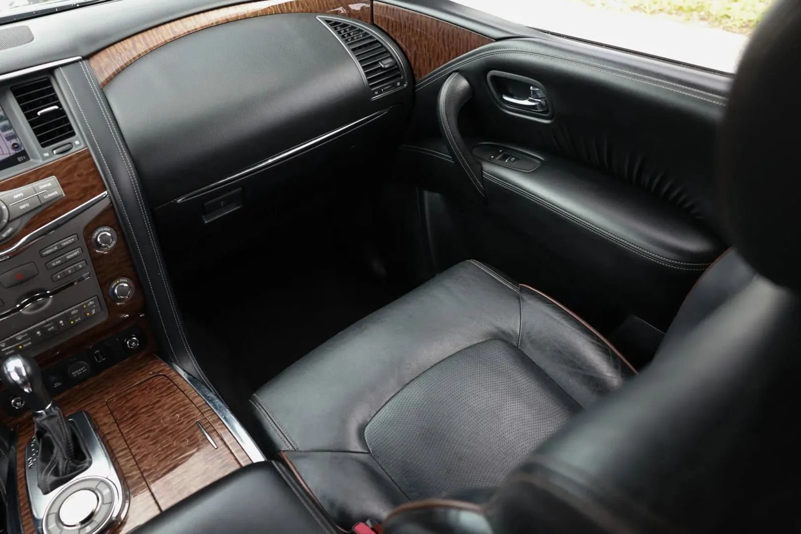 Used 2019 Nissan Armada Platinum w/ Captain's Chairs Package RWD image 13