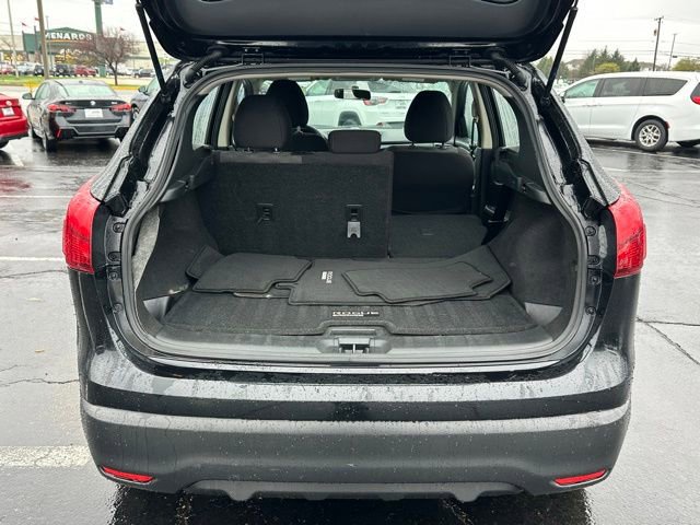 Used 2018 Nissan Rogue Sport SV AWD/4WD image 15