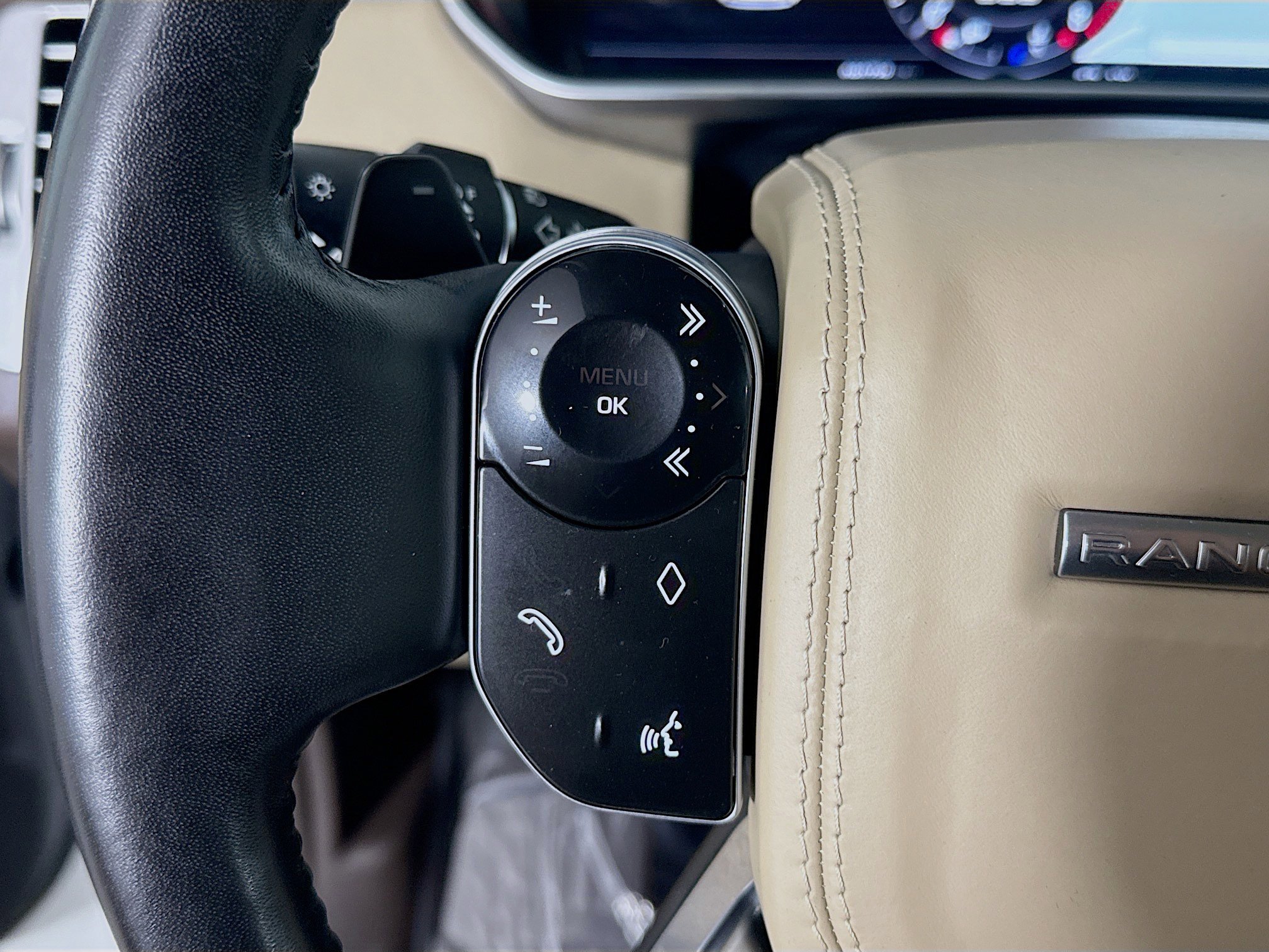 Used 2019 Land Rover Range Rover HSE image 14