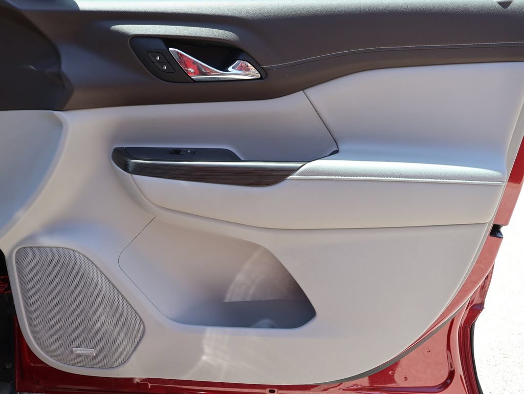 Used 2020 GMC Acadia SLT w/ Driver Alert Package II FWD image 7