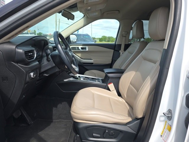 Used 2022 Ford Explorer XLT w/ Equipment Group 202A image 10