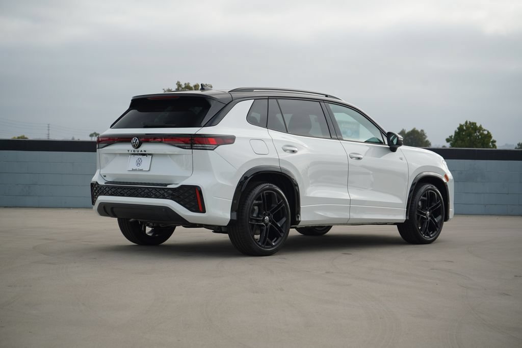 New 2026 Volkswagen Tiguan SE R-Line FWD image 3