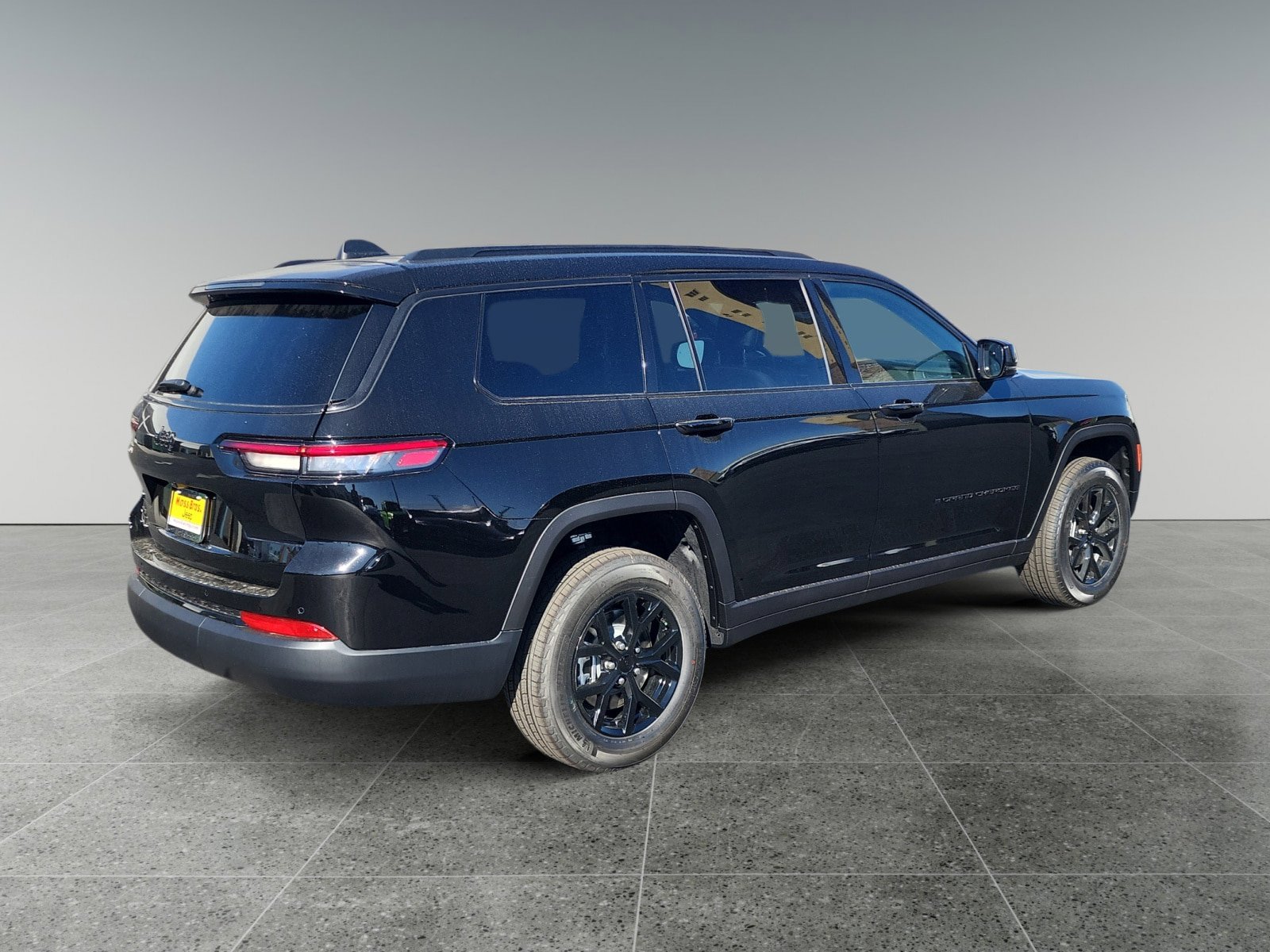 Used 2025 Jeep Grand Cherokee L Laredo AWD/4WD image 5