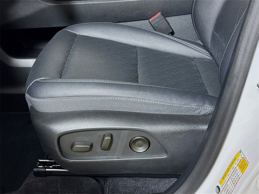 Certified 2025 Chevrolet Equinox LT w/ Convenience Package II image 17