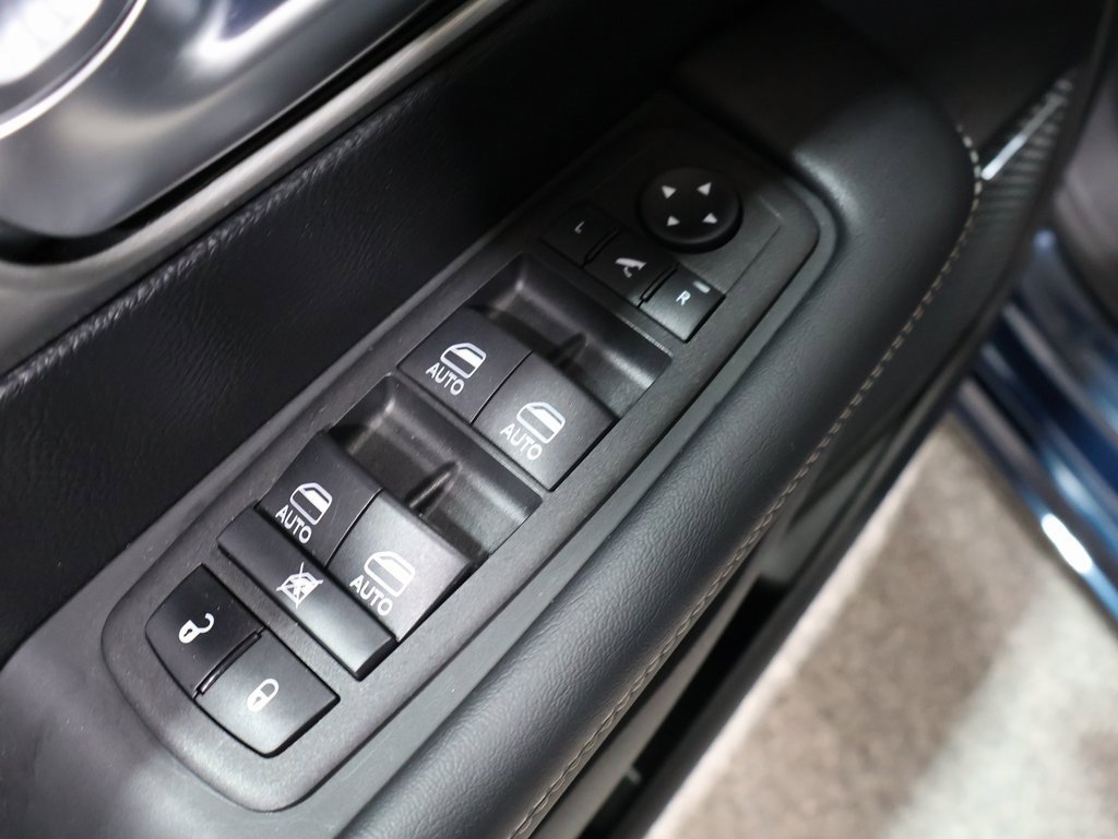 Used 2024 Chrysler Pacifica Limited w/ Uconnect Theater Family Group image 14