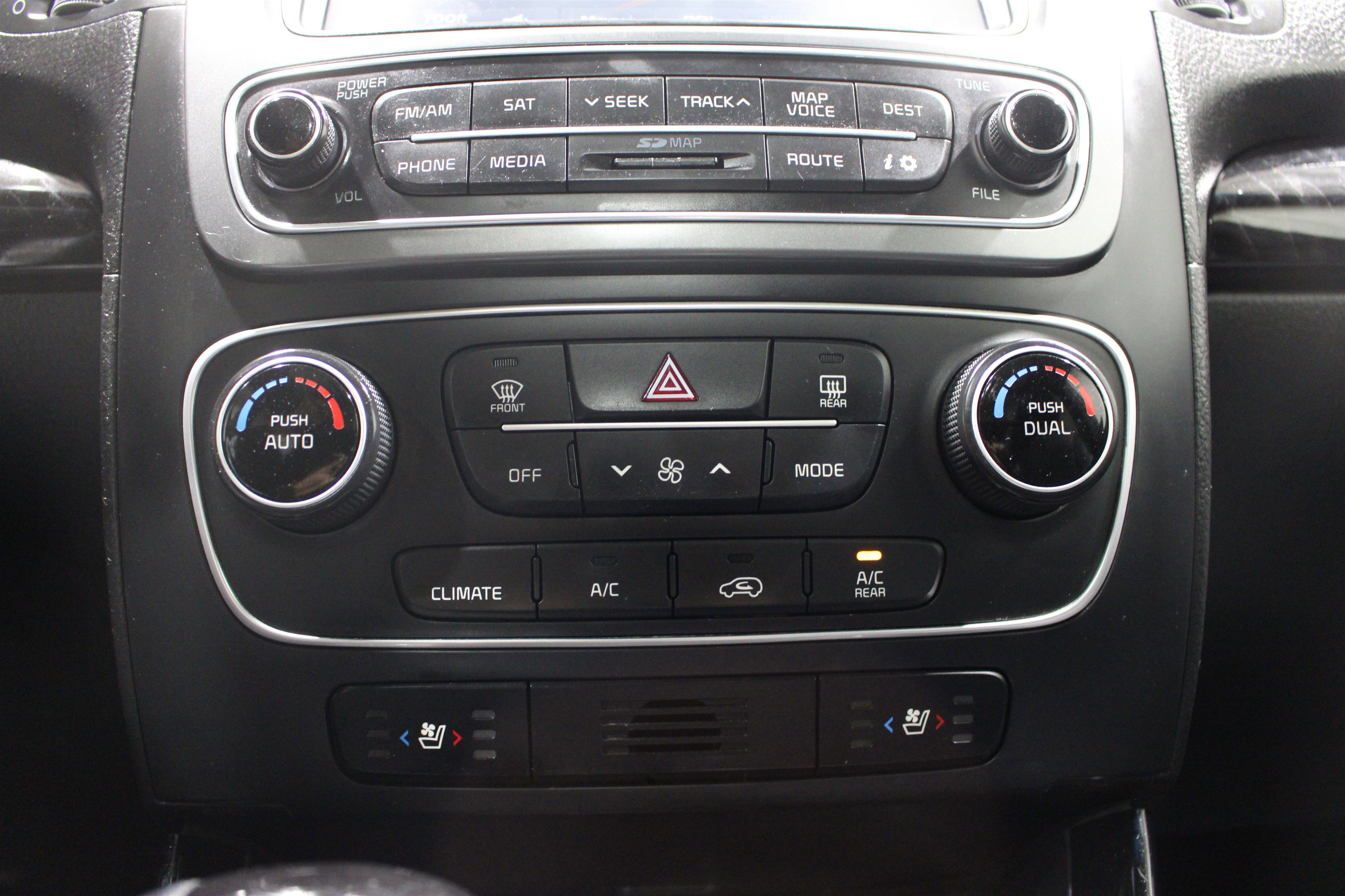Used 2014 Kia Sorento SX w/ 3rd Row Package image 20