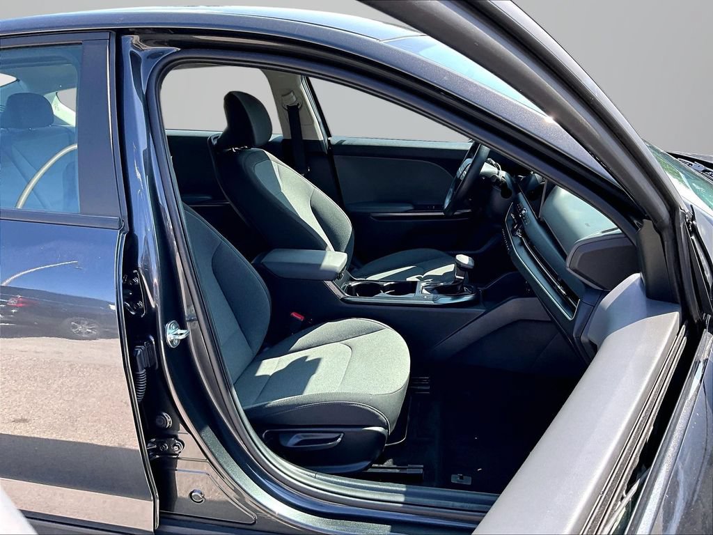 Used 2025 Kia K4 FWD image 6