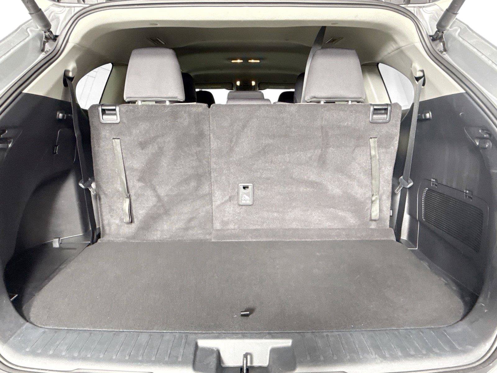 Used 2024 Toyota Highlander LE FWD image 36