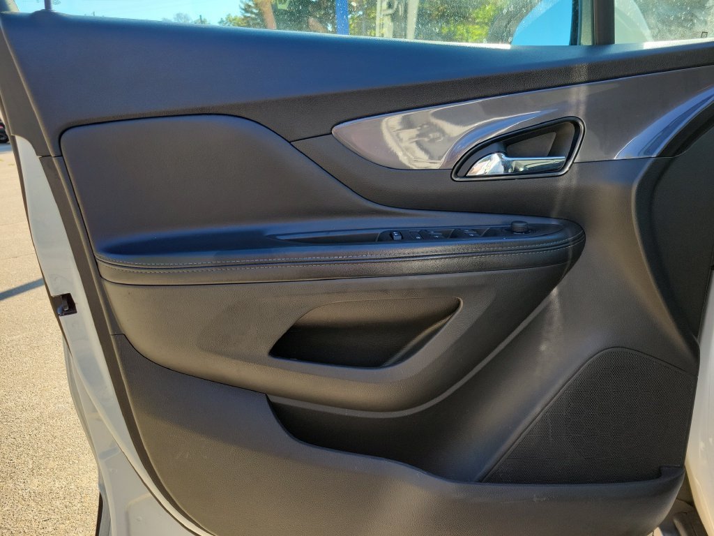Used 2022 Buick Encore Preferred AWD/4WD image 13