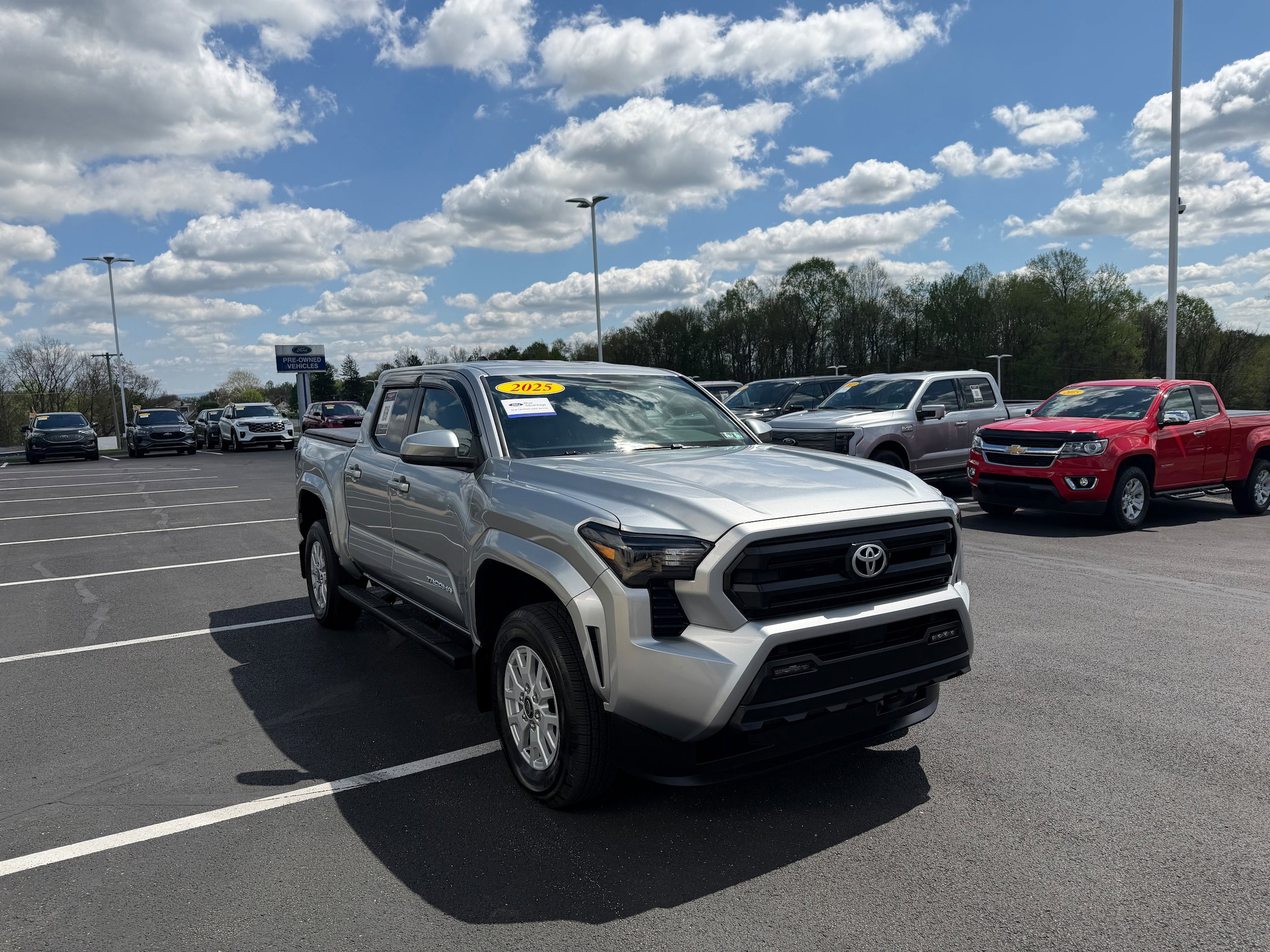Used 2025 Toyota Tacoma SR5 AWD/4WD image 3