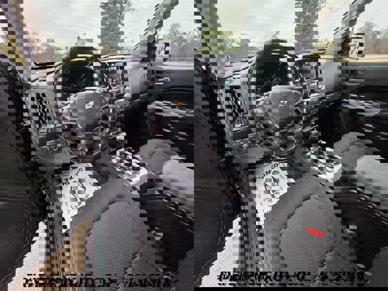 Used 2016 Chevrolet Colorado LT w/ Safety Package AWD/4WD image 3