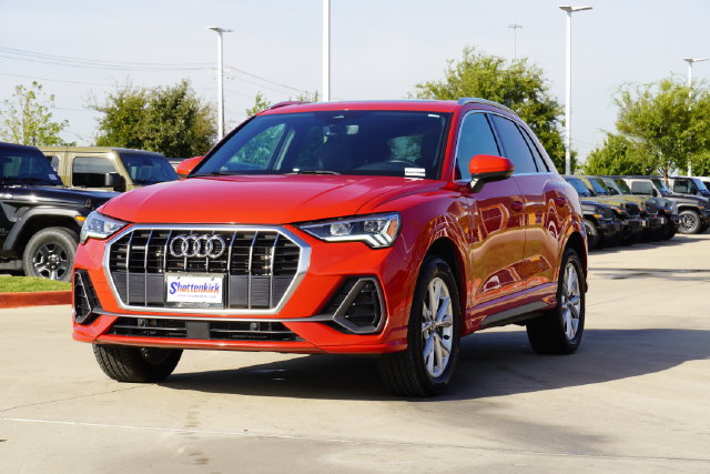 Used 2024 Audi Q3 2.0T Premium AWD/4WD image 2