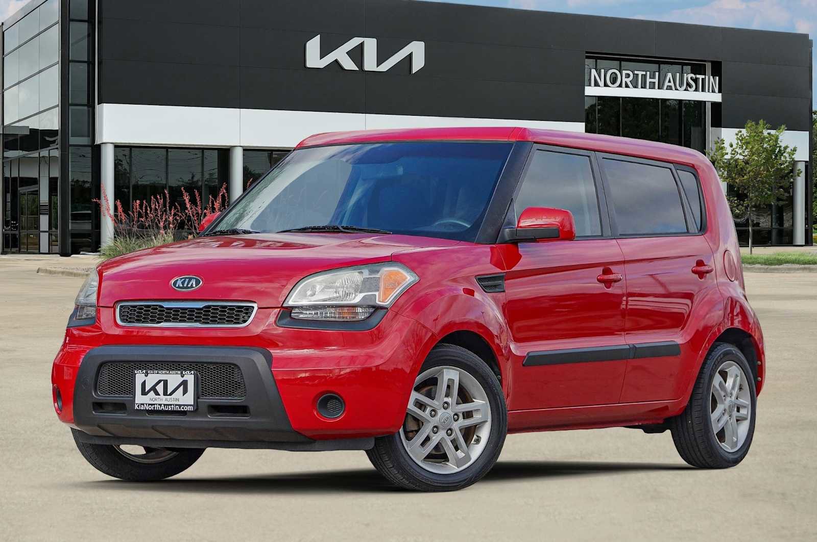 Used 2011 Kia Soul + image 1