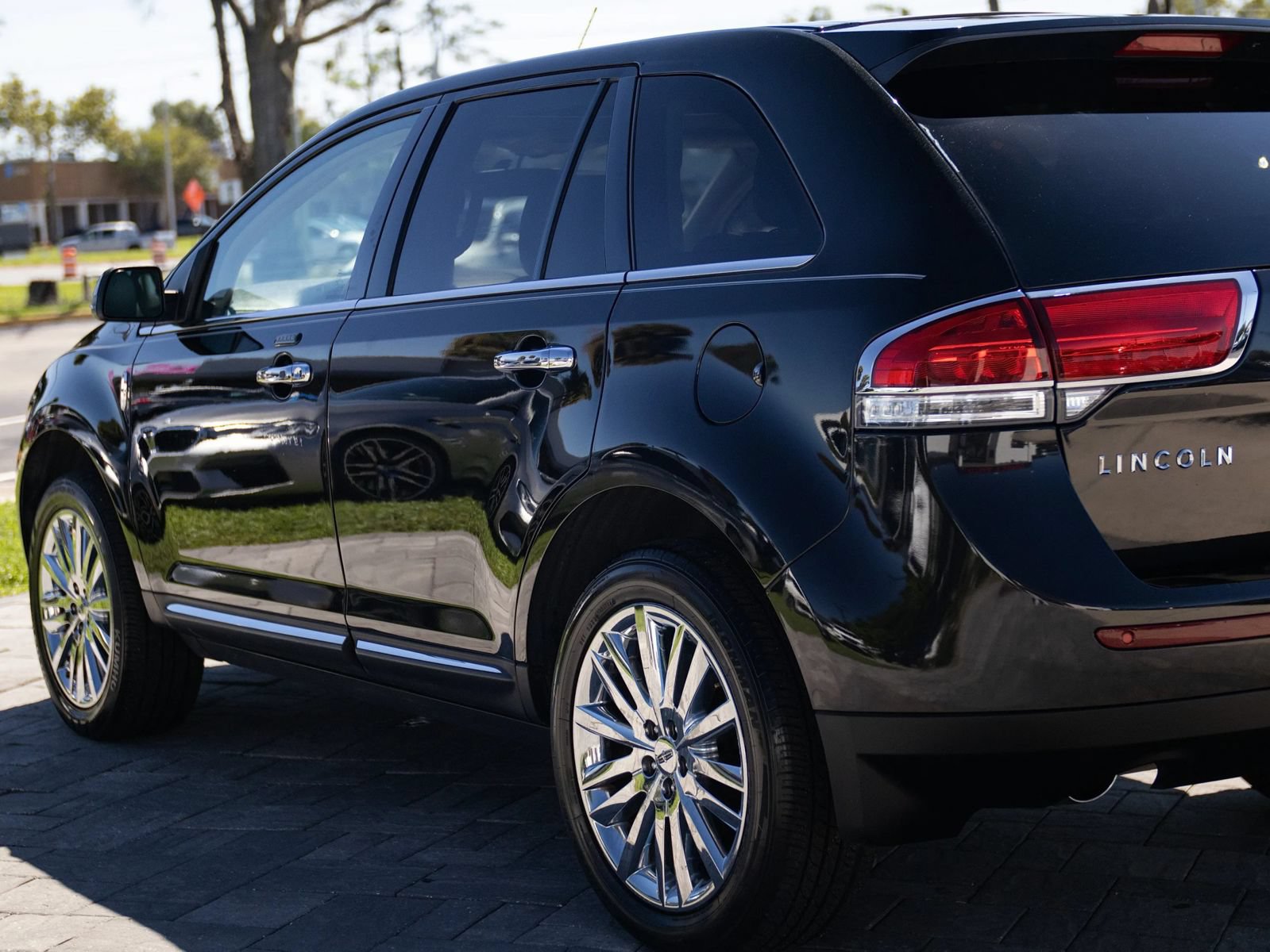Used 2015 Lincoln MKX AWD w/ Equipment Group 102A image 8