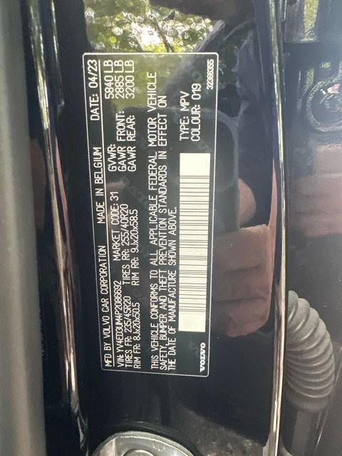 Used 2023 Volvo XC40 Recharge Ultimate w/ Protection Package Premier AWD/4WD image 3