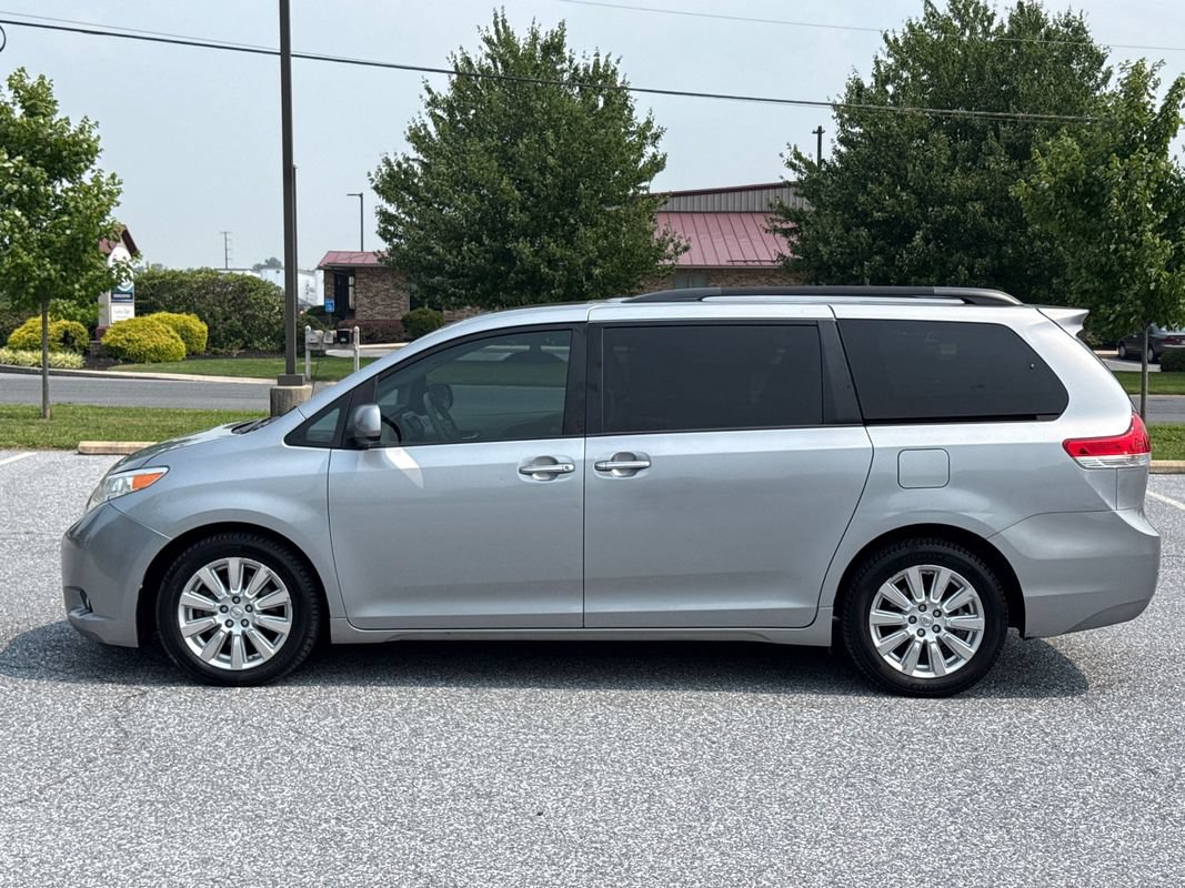 Used 2014 Toyota Sienna XLE AWD/4WD image 4
