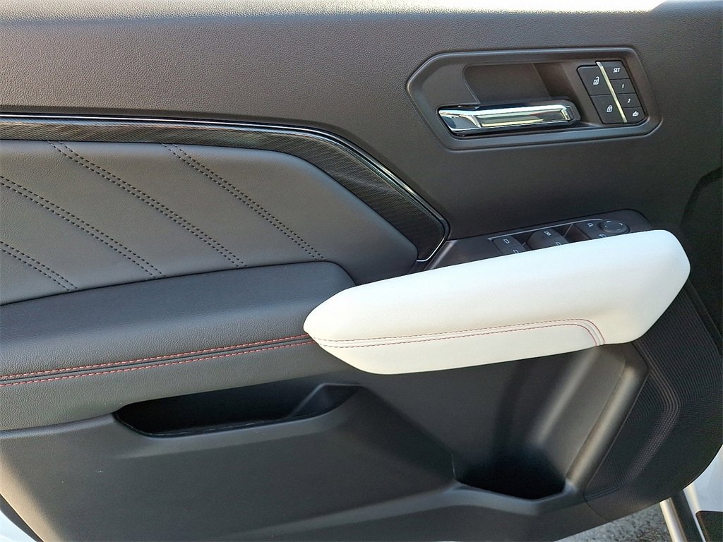 Used 2024 GMC Canyon AT4X w/ AT4X AEV Edition image 15