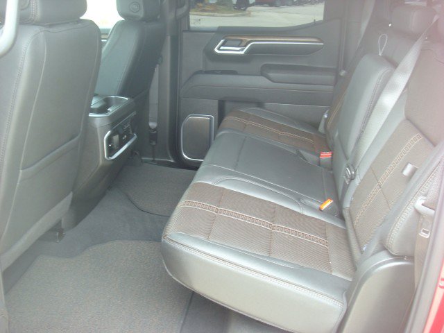 Certified 2026 Chevrolet Silverado 1500 High Country w/ Technology Package AWD/4WD image 25