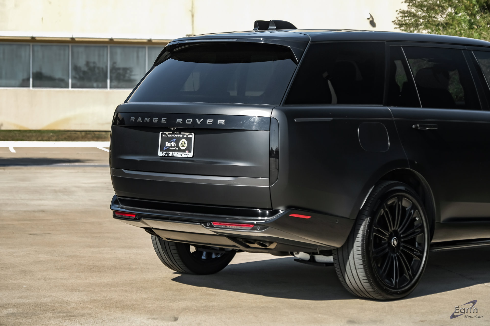 Used 2025 Land Rover Range Rover Long Wheelbase SE AWD/4WD image 17