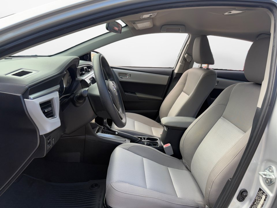Used 2016 Toyota Corolla LE FWD image 9