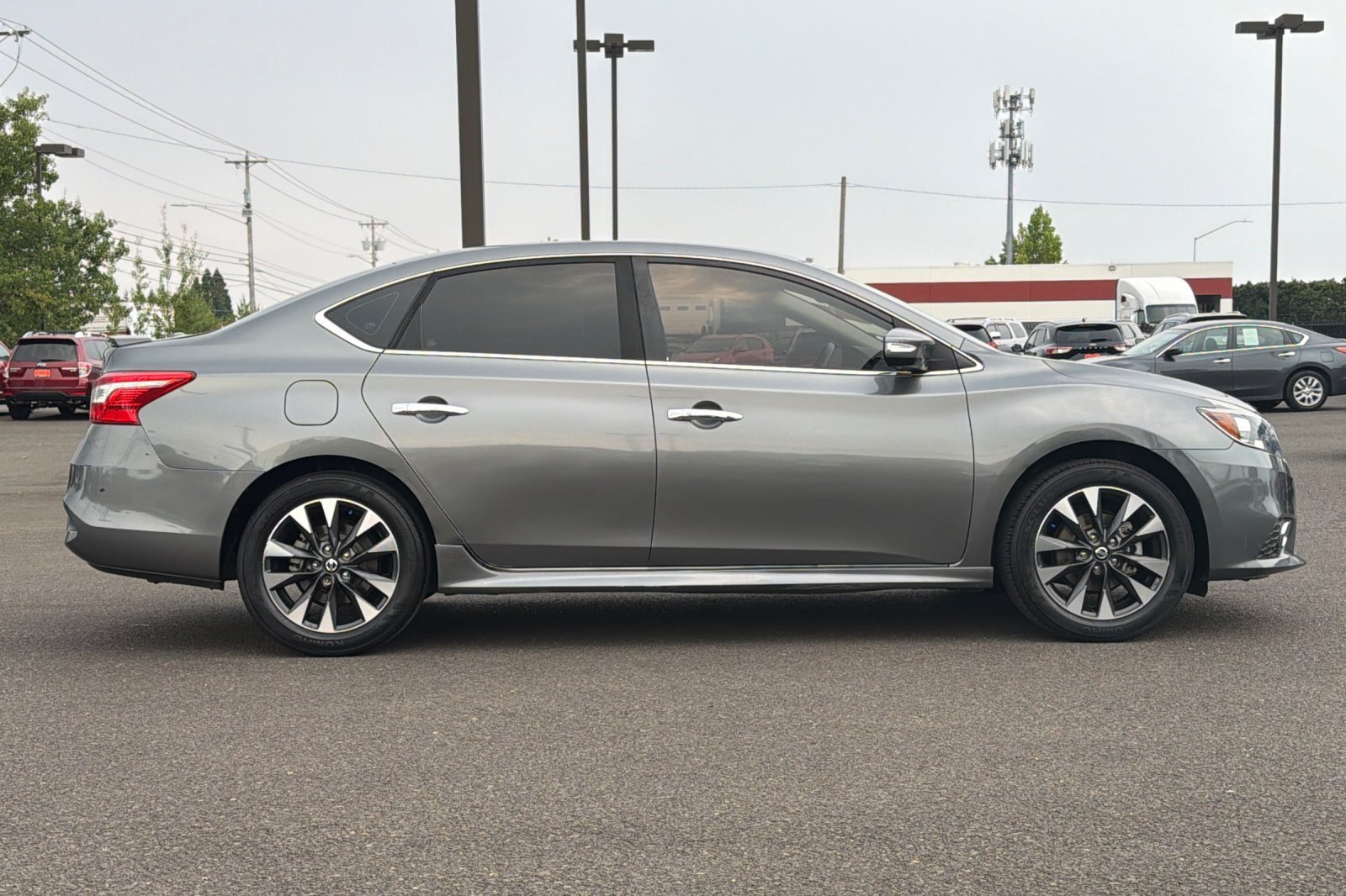 Used 2018 Nissan Sentra SR w/ Technology Package FWD image 3