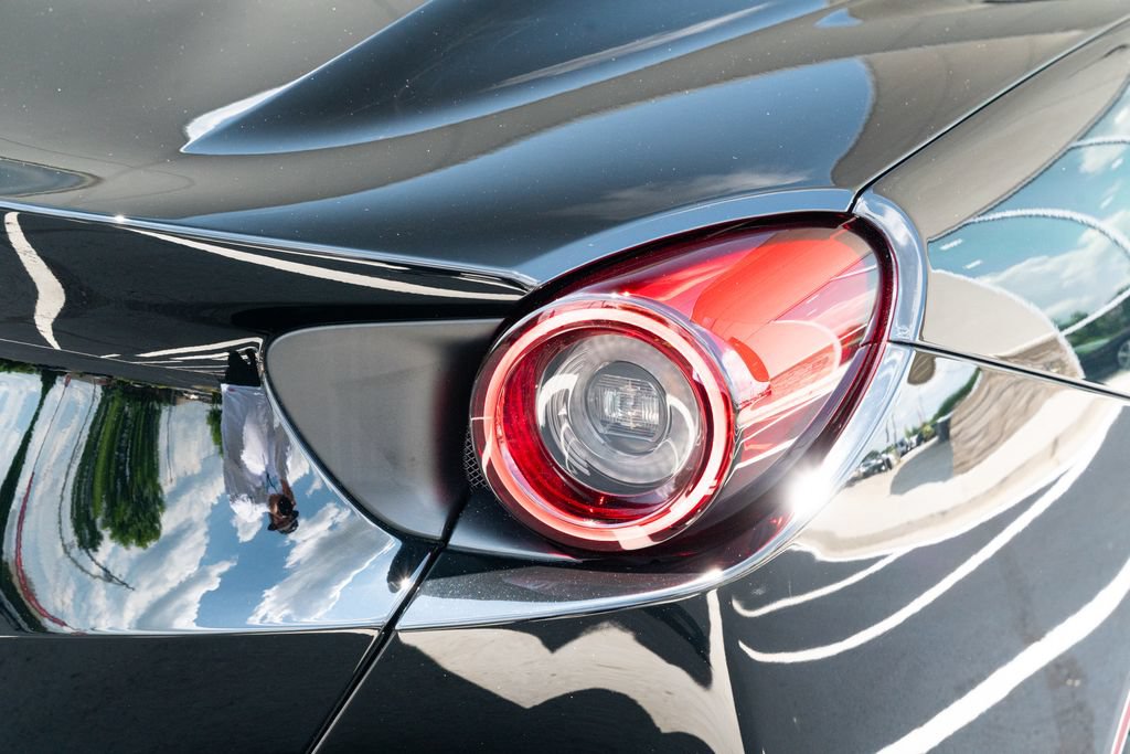 Used 2019 Ferrari Portofino RWD image 14