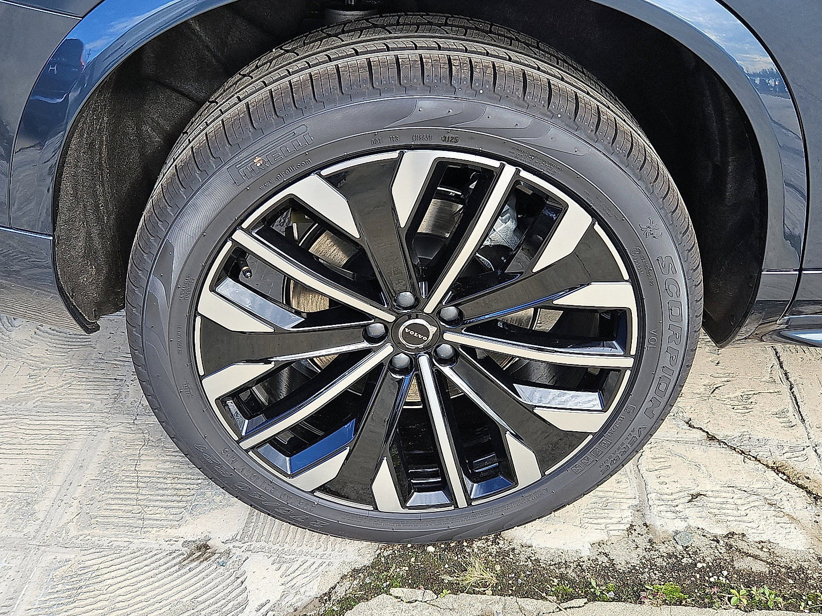 New 2026 Volvo XC90 T8 Plus image 7