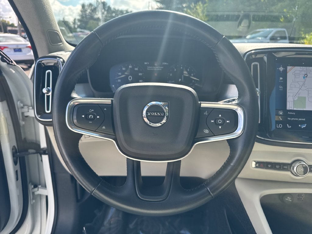 Used 2021 Volvo XC40 T5 Momentum w/ Premium Package AWD/4WD image 18